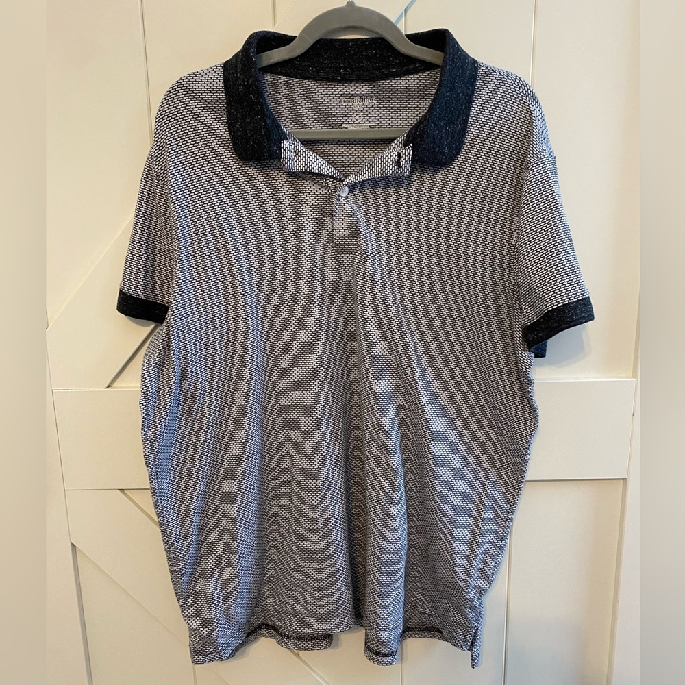 Mens XL Goodfellow Polo Shirt. Dark Grey and White design